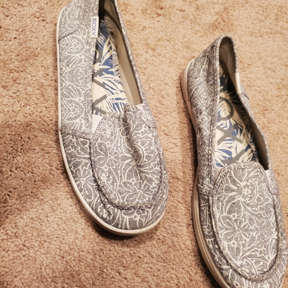 Roxy Minnow Slip-On Shoes - Picture 1 of 7